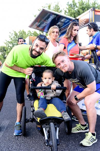 Legua Nocturna 2019 - Imagen de varias personas participantes de la carrera.