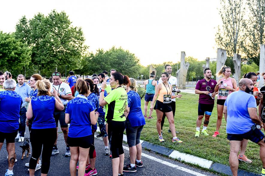 Legua Nocturna 2019 - Imagen de varias personas participantes de la carrera.