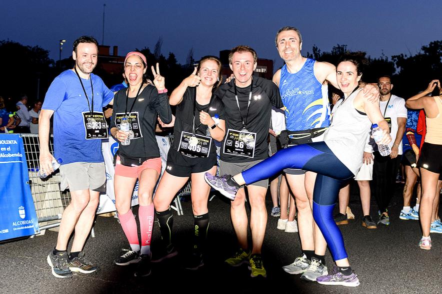 Legua Nocturna 2019 - Imagen de varias personas participantes de la carrera.