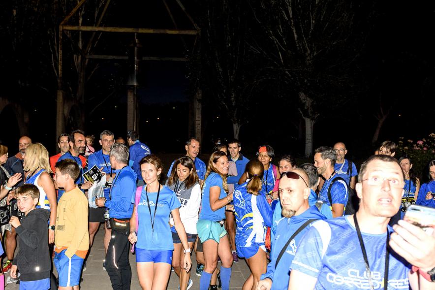 Legua Nocturna 2019 - Imagen de varias personas participantes de la carrera.