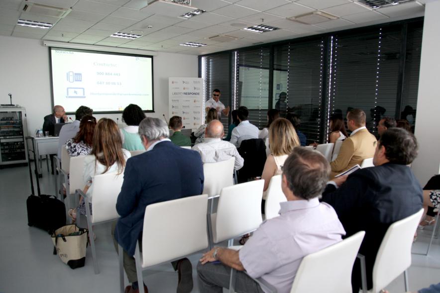 Inauguración Jornada "Liberty Responde" - Imagen vista general del público asistente al acto.