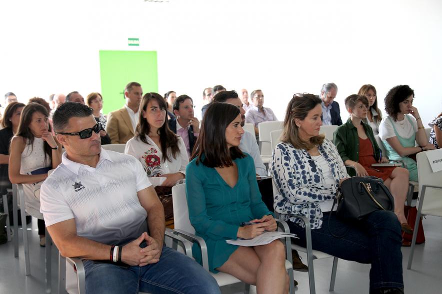 Inauguración Jornada "Liberty Responde" - Imagen vista general del público asistente al acto.