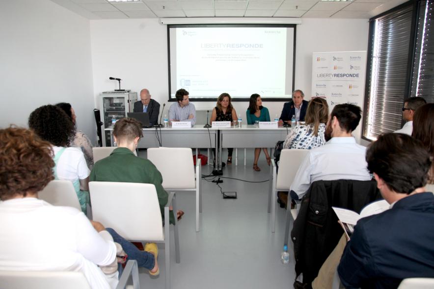 Inauguración Jornada "Liberty Responde" - Imagen panorámica de la sala donde se celebra la conferencia.