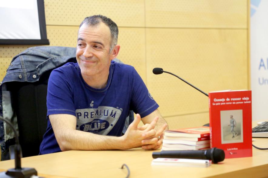Presentación del Libro de Luis Arribas "Consejo de Runner Viejo" -Primer plano de Luis Arribas.