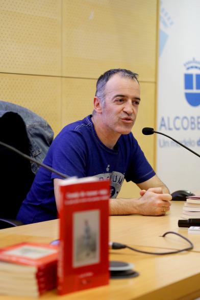 Presentación del Libro de Luis Arribas "Consejo de Runner Viejo"   Primer plano de Luis Arribas.