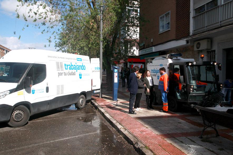 Visita a la Limpieza de Refuerzo Distrito Centro y Distrito Norte - Imagen lejana de los vehículos de limpieza.