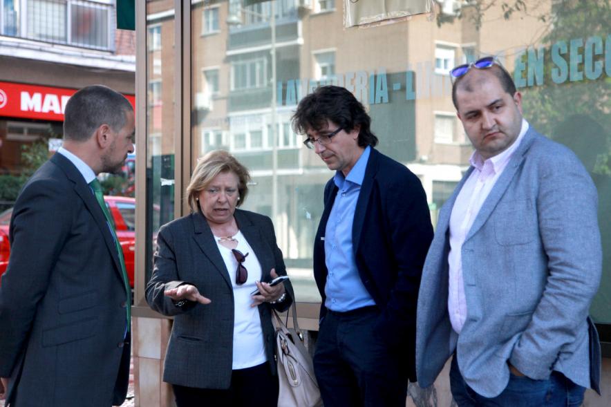 Visita a la Limpieza de Refuerzo Distrito Centro y Distrito Norte - Imagen de las autoridades que están realizando la visita.