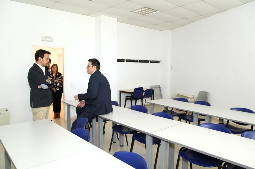 Concejal por Ciudadanos Roberto Fraile y Concejal no adscrito Arranz Molins charlan durante la visita