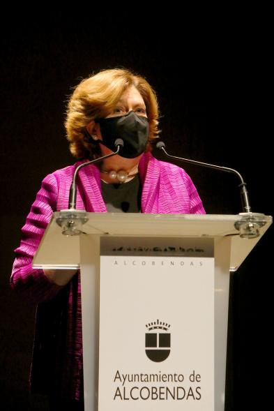 Entrega de Lonas Expo #PHEdesdemibalcon PHotoESPAÑA - Imagen de la concejala de cultura Rosario Tamayo en un momento de su discurso.