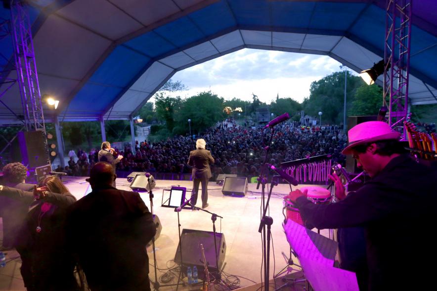 Escenario visto desde atrás