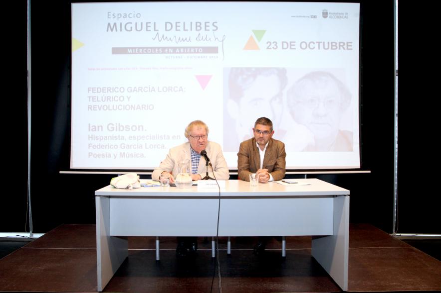 Alcalde Rafael Sanchez y Ian Gibson (historiador e hispanista. Los Miércoles en Abierto - Ian Gibson – 2019