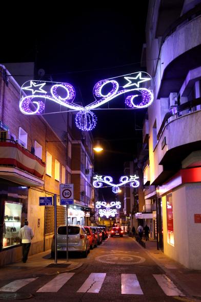 Encendido de Luces de Navidad 2017 - Imagen de una calle de Alcobendas con su alummbrado navideño. 