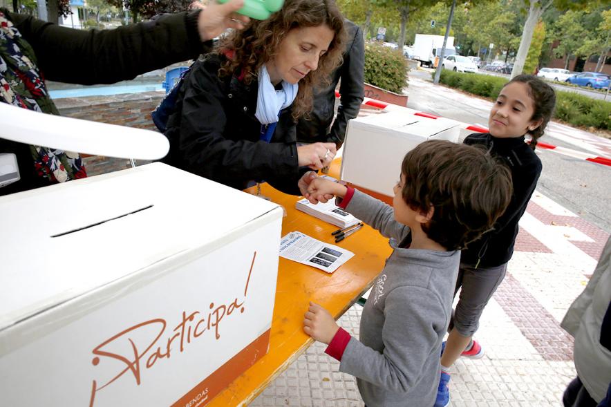 Proceso Participativo Elección de Luces Navideñas 2018 - Imagen de un grupo de niños participando en la elección.