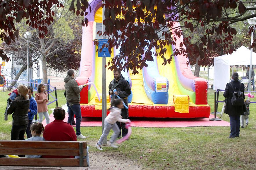 Proceso Participativo Elección de Luces Navideñas 2018 - Imagen de las atracciones infantiles del evento.
