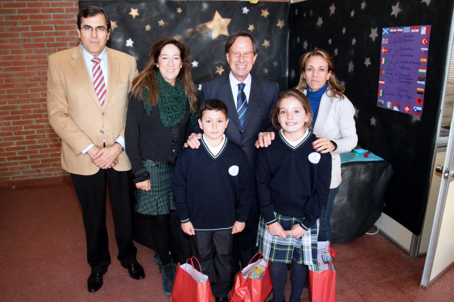 Delegación Municipal posa con galardonados
