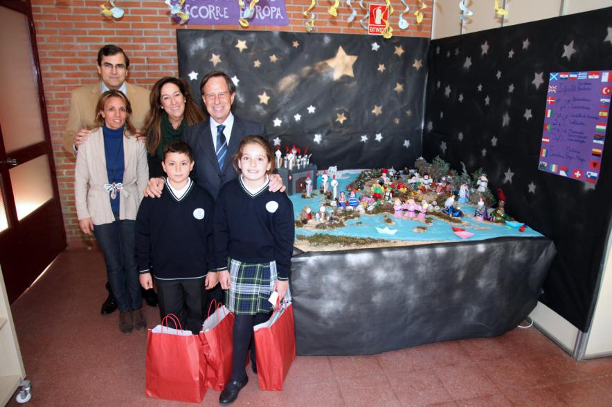 Delegación municipal posa durante la visita 