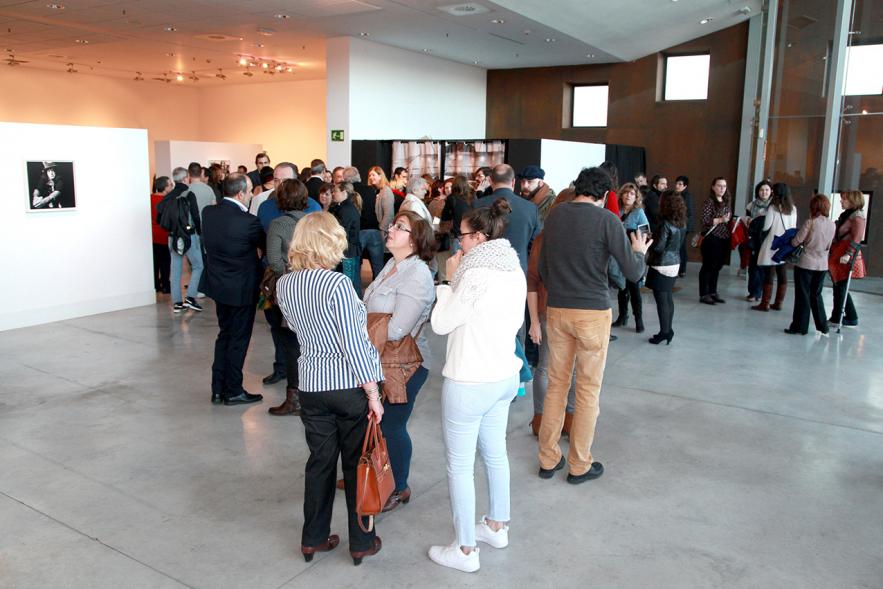 Inauguración Exposición "El Cielo de Manuel Capón Mauriz - Numerosos asistentes a la exposición.