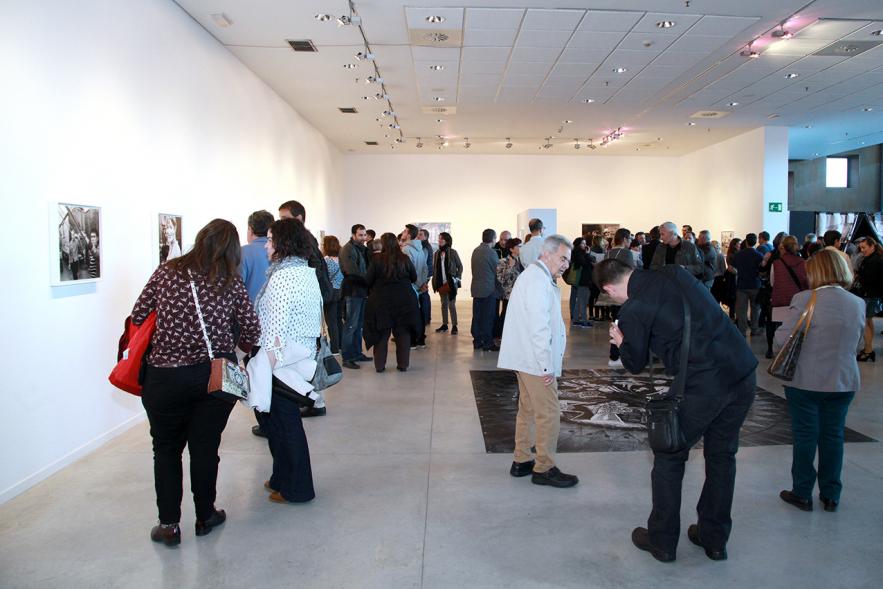 Inauguración Exposición "El Cielo de Manuel Capón Mauriz -  Numerosos asistentes a la exposición.