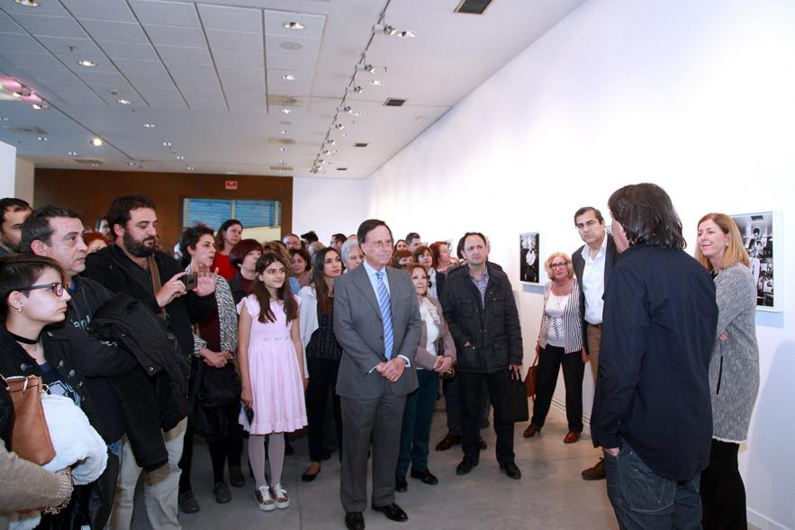 Inauguración Exposición "El Cielo de Manuel Capón Mauriz - El autor junto a las autoridades.