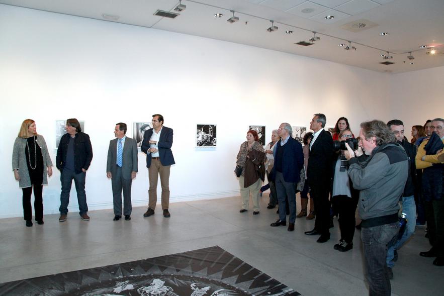 Inauguración Exposición "El Cielo de Manuel Capón Mauriz -El autor junto a las autoridades.