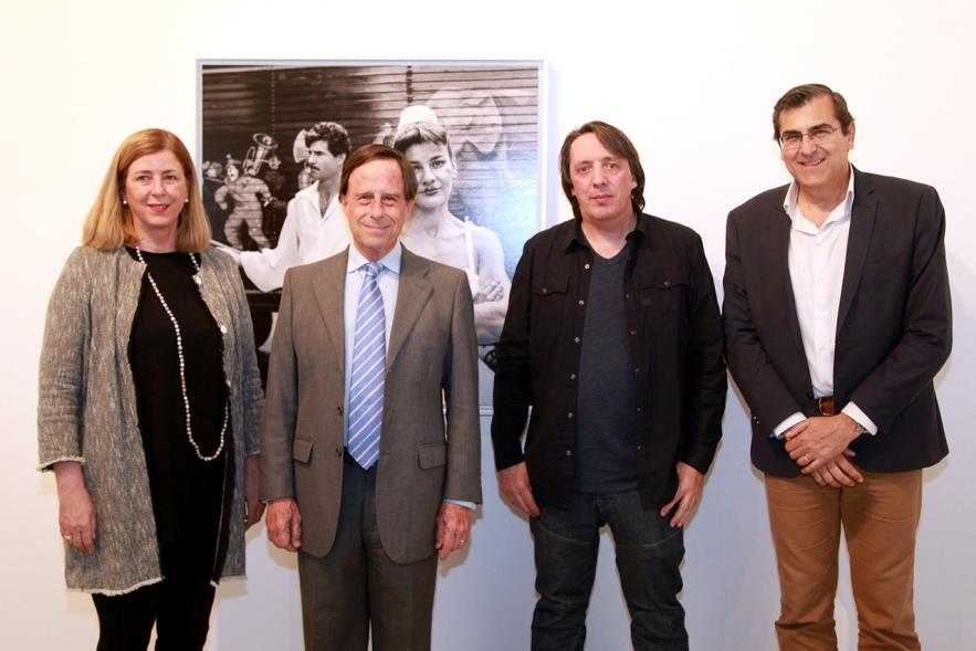 Inauguración Exposición "El Cielo de Manuel Capón Mauriz - El autor junto a las autoridades.