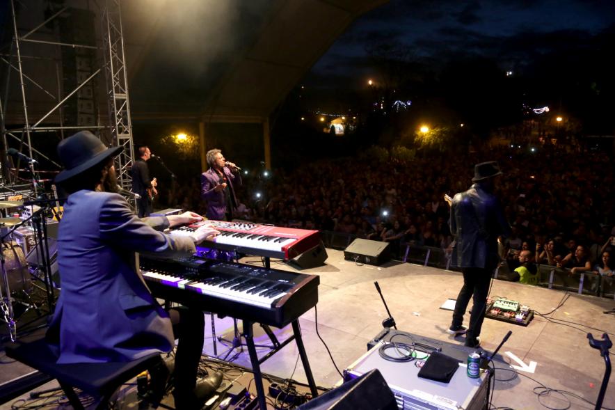 Miembros de la banda en un momento del concierto