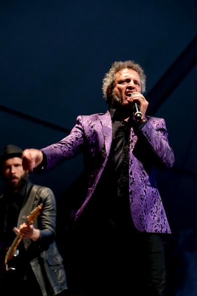 Cantante durante el concierto