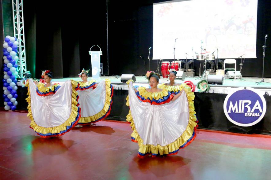 Baile tipico, niñas bailando. Encuentro Cultura y Sabor Asociación MIRA – 2019