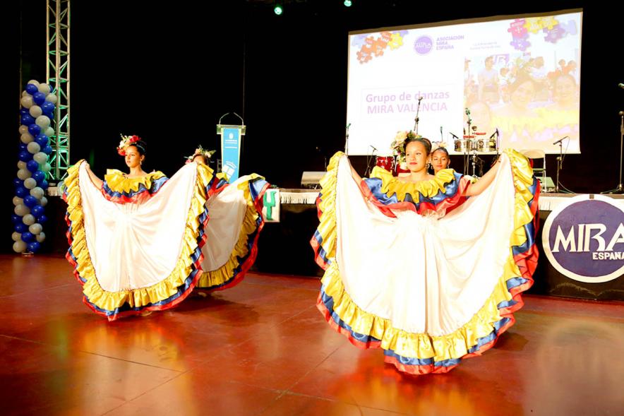 Baile tipico, niñas bailando. Encuentro Cultura y Sabor Asociación MIRA - 2019