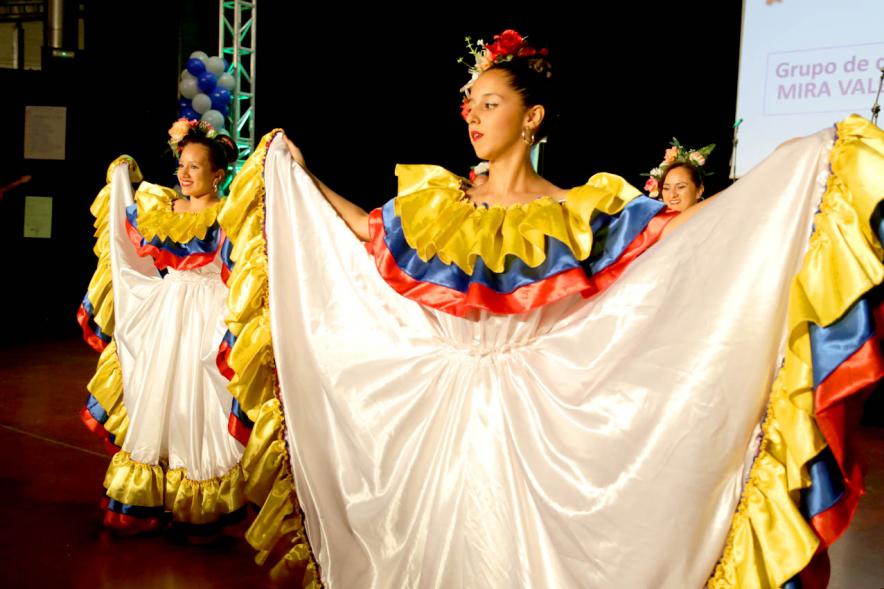 Baile tipico, niñas bailando. Encuentro Cultura y Sabor Asociación MIRA - 2019