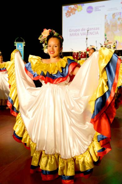 Baile tipico, niñas bailando. Encuentro Cultura y Sabor Asociación MIRA - 2019