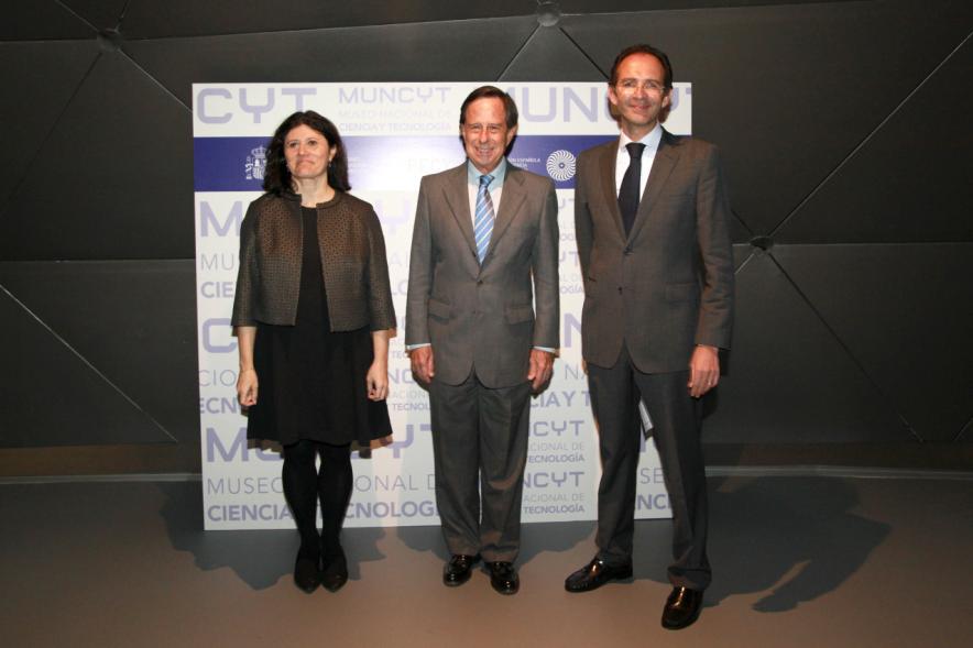 Inauguración del Planetario del MUNCYT - Imagen del alcalde García de Vinuesa y otras autoridades asistentes al acto.