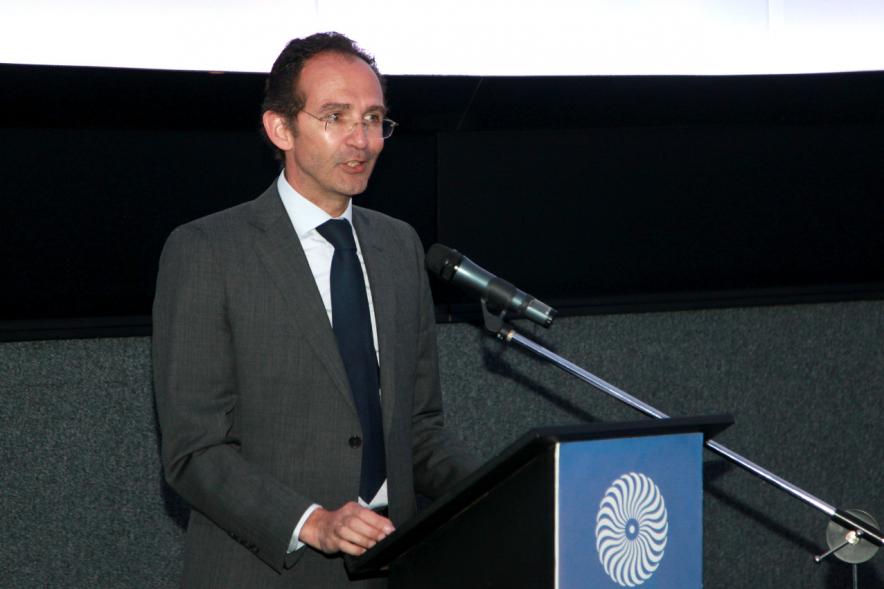 Inauguración del Planetario del MUNCYT - Imagen de un orador dirigiéndose al público asistente.
