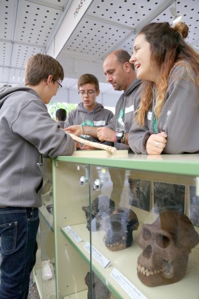 Inauguración Finde Científico del MUNCYT -  Los visitantes y  los monitores.