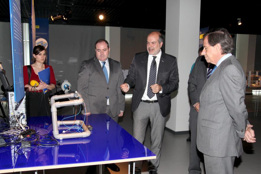Inauguración Exposición Laboratorio de Luz en el MUNCYT- Las autoridades visitan la exposición. -  