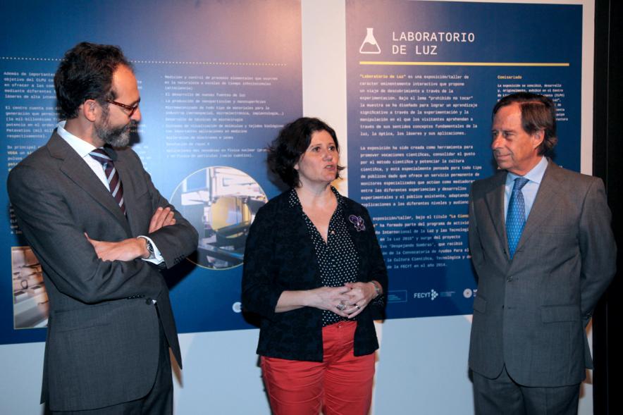 Inauguración Exposición Laboratorio de Luz en el MUNCYT - Las autoridades visitan la exposición. 