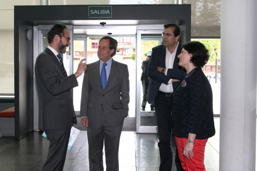Inauguración Exposición Laboratorio de Luz en el MUNCYT -  Las autoridades visitan la exposición. 