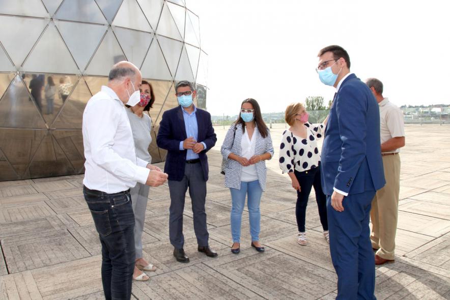 Concejales y autoridades en la visita al museo - 2020