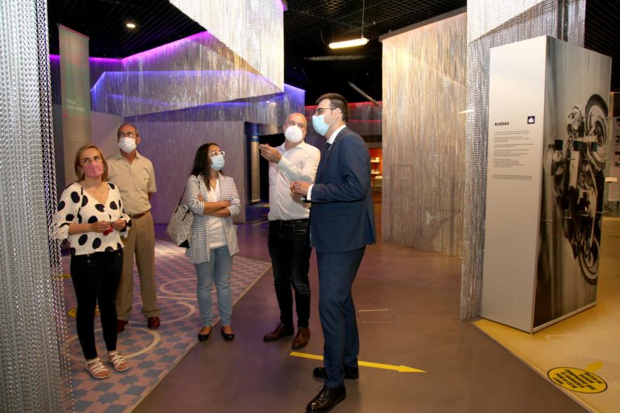Concejales y autoridades en la visita al museo - 2020