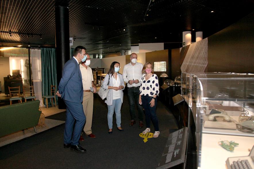 Concejales y autoridades en la visita al museo - 2020