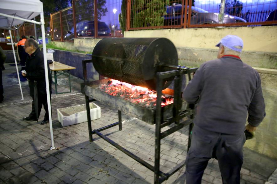 Magosto Casa de Galicia 2019 - Asando castañas.