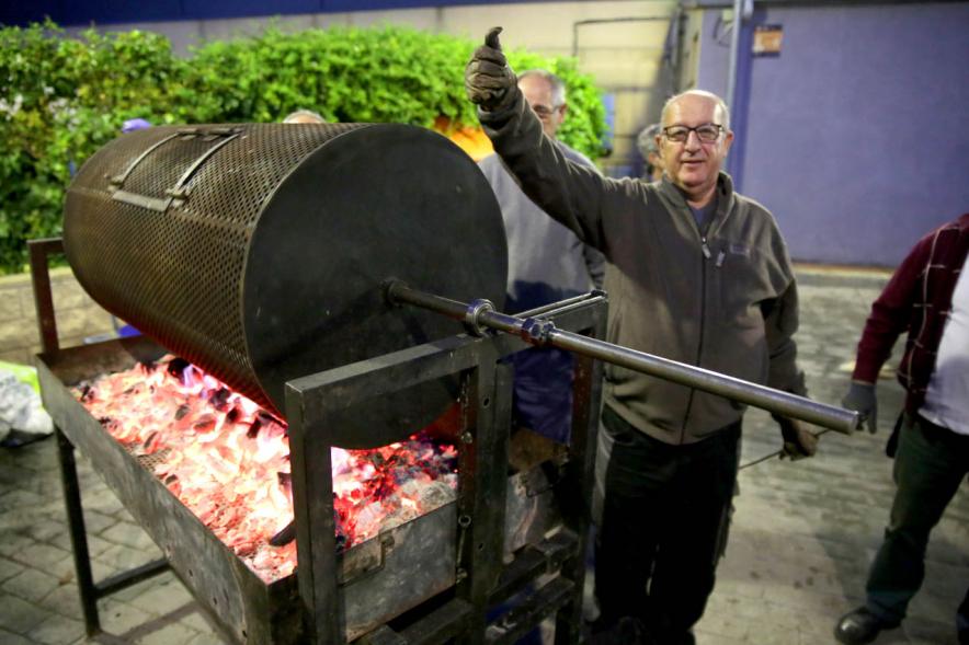 Magosto Casa de Galicia 2019. Asando castañas. 
