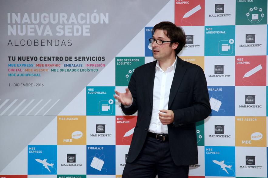 Inauguración de la Nueva Sede de Mail Boxes Etc Alcobendas - Imagen de un responsable de la empresa.