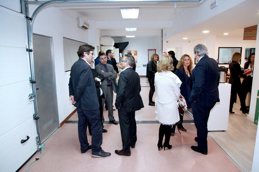 Inauguración de la Nueva Sede de Mail Boxes Etc Alcobendas - Imagen de las autoridades visitando la empresa.