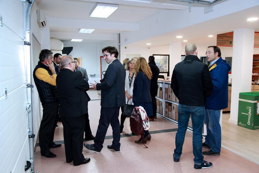 Inauguración de la Nueva Sede de Mail Boxes Etc Alcobendas - Imagen de las autoridades visitando la empresa.