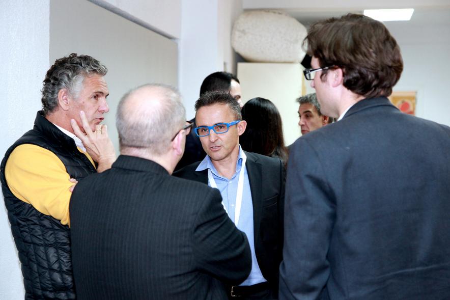 Inauguración de la Nueva Sede de Mail Boxes Etc Alcobendas - Imagen de las autoridades visitando la empresa.