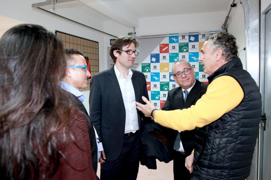 Inauguración de la Nueva Sede de Mail Boxes Etc Alcobendas - Imagen de las autoridades visitando la empresa.