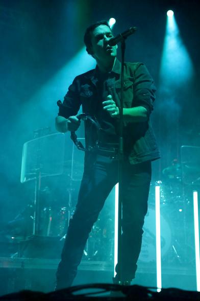 Cantante durante la actuación