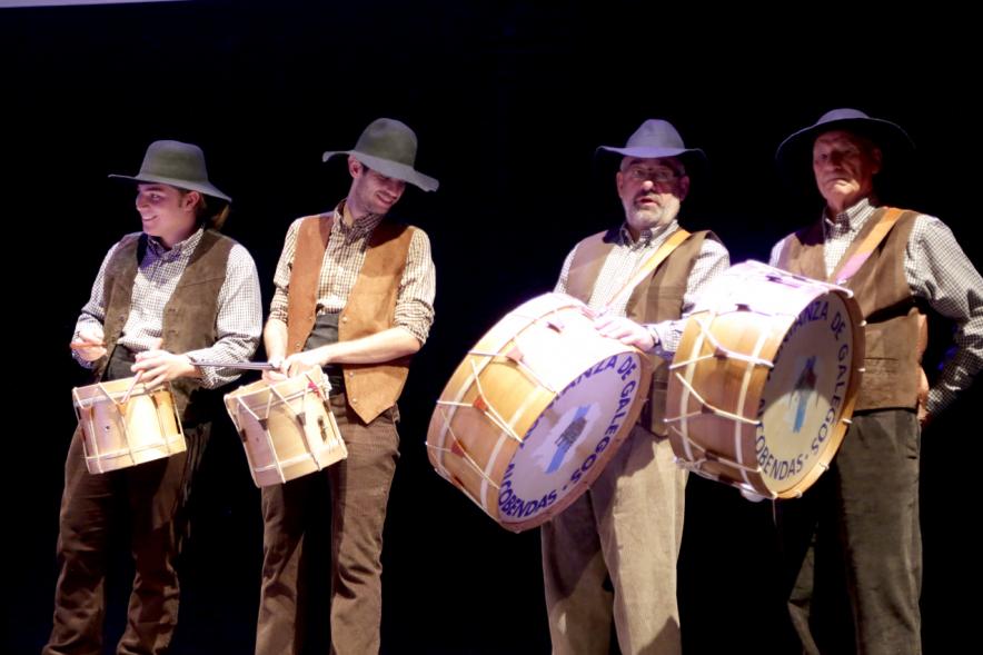 Grupo musical ejecutando piezas típicas.