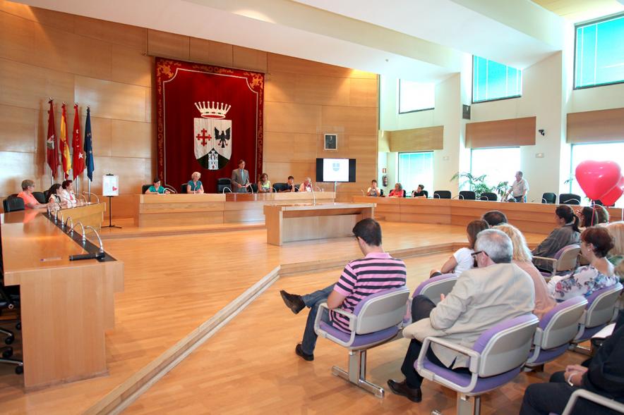 Acto visto desde el fondo de la sala